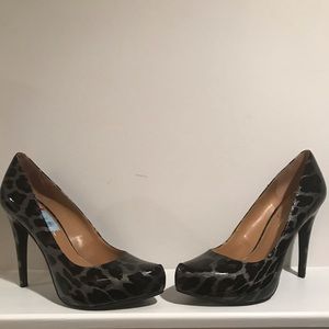 Jessica Simpson Black/Silver patent leather pumps